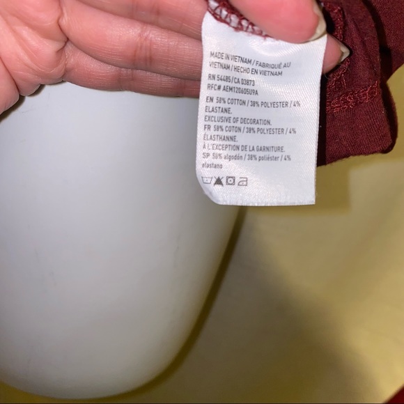 Men’s American Eagle Outfitters Burgundy Crewneck - Picture 12 of 15